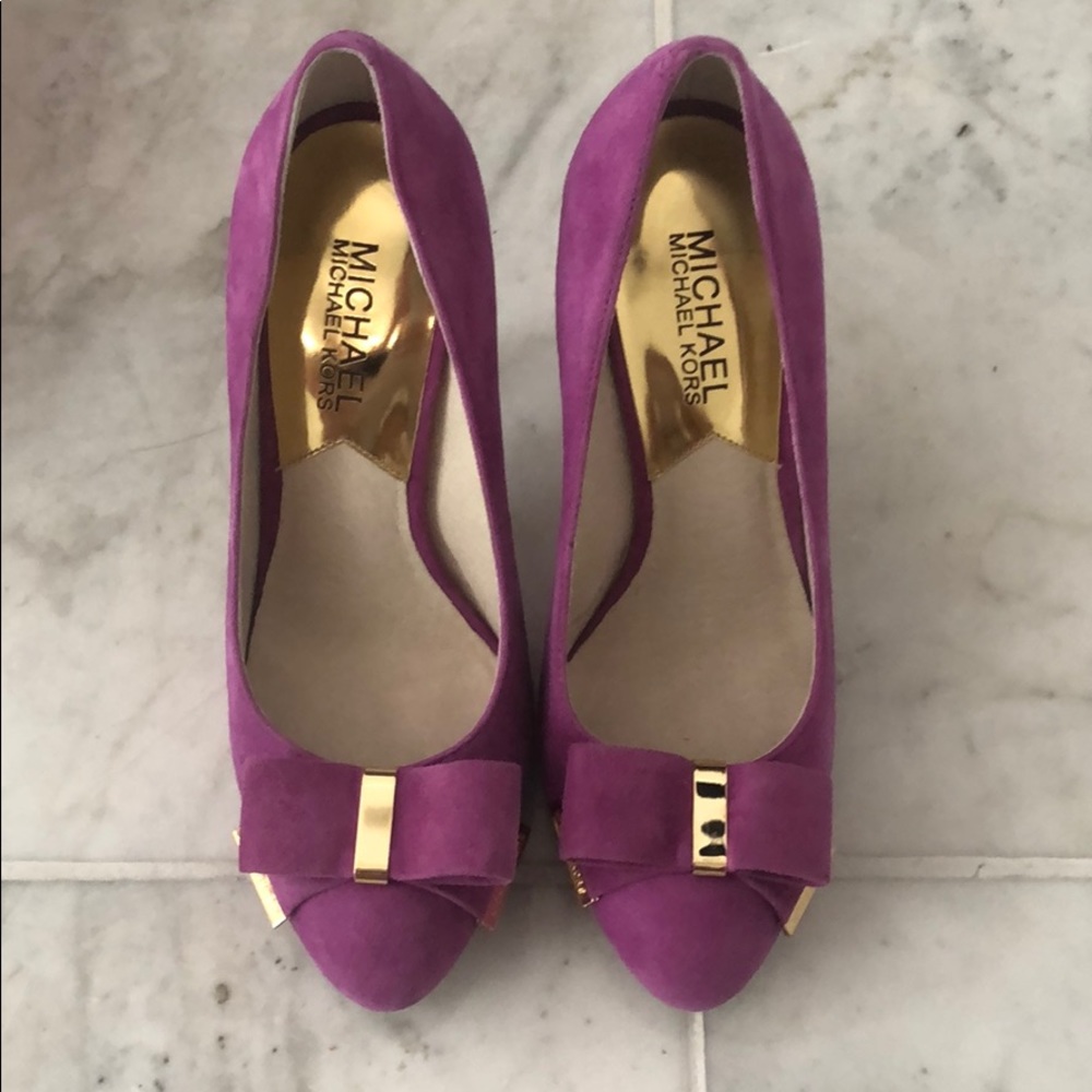Michael KORS suede bow heels